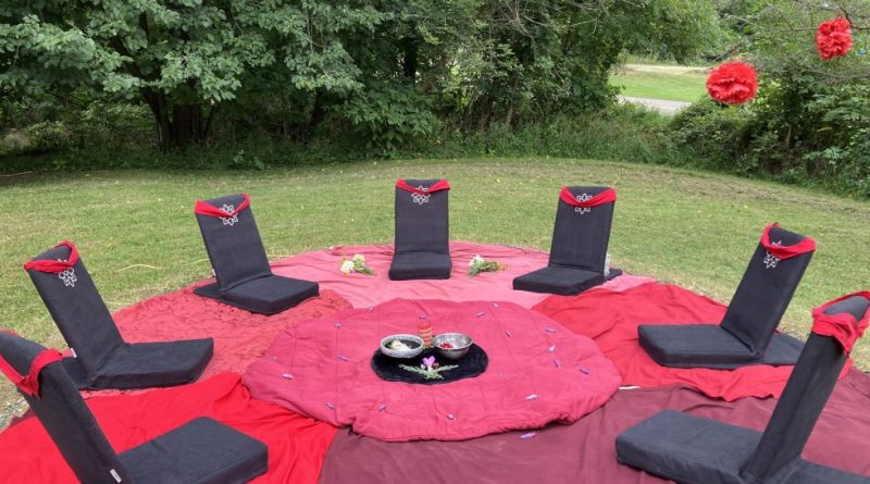 Cerimônia da primeira lua: celebrando a primeira menstruação de uma filha